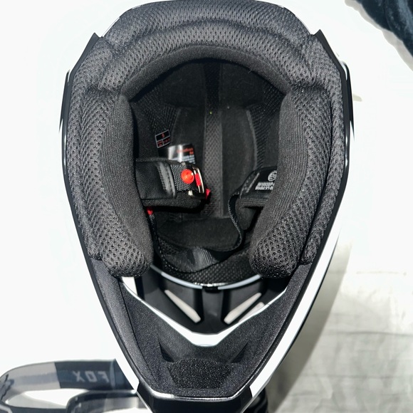Fox Dual-Tone VR Helmet - Picture 6 of 10